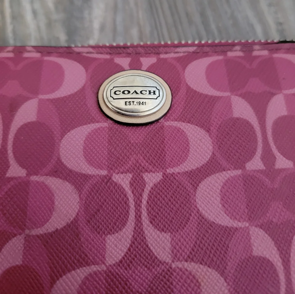 Coach Pink Peytons Dream Leather Wallet with Zipper Great Used Condition Rare - Picture 2 of 9
